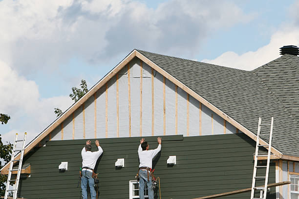 Professional Siding Replacement technician working in Carthage, IL